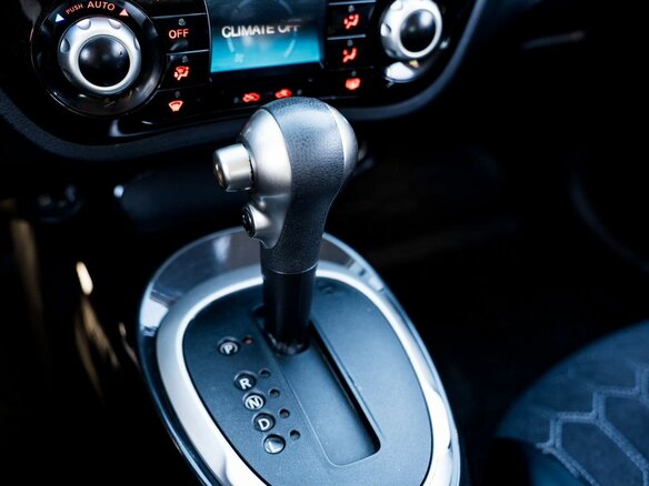 2013 Nissan Juke I, белый, 980000 рублей - вид 11