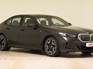 2025 BMW 5 серии 523d xDrive VIII (G60/G61/G68), чёрный, 7502241 рублей, вид 4