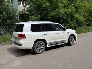 2021 Toyota Land Cruiser 200 Series Рестайлинг 2, белый, 11850000 рублей, вид 3