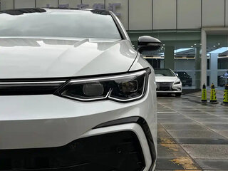 2023 Volkswagen Golf VIII, белый, 1850000 рублей, вид 5
