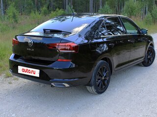 2020 Volkswagen Polo VI, чёрный, 1800000 рублей, вид 2