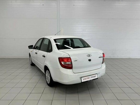 2017 Lada (ВАЗ) Granta I, белый, 600000 рублей - вид 7