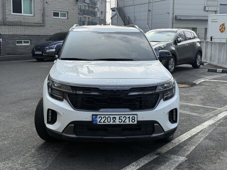 2023 Kia Seltos I Рестайлинг, белый, 2110000 рублей, вид 2
