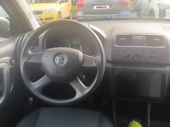 2013 Skoda Fabia II Рестайлинг, бежевый, 810000 рублей - вид 11