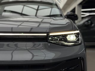 2025 Volkswagen Tharu 300 TSI I Рестайлинг, серый, 3370000 рублей, вид 4