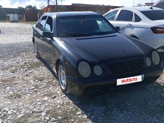 2001 Mercedes-Benz E-Класс 220 II (W210, S210) Рестайлинг, чёрный, 290000 рублей, вид 1