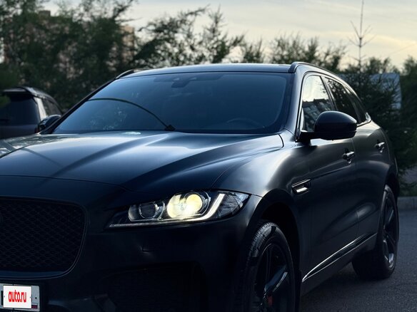 2018 Jaguar F-Pace I, чёрный, 2990000 рублей