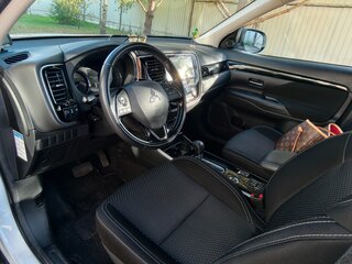2019 Mitsubishi Outlander III Рестайлинг 3, белый, 1950000 рублей, вид 5