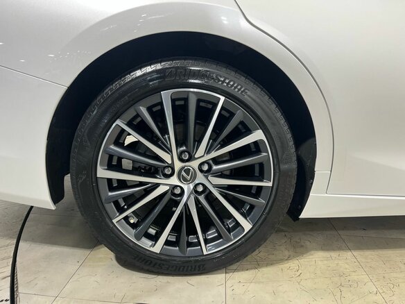 2022 Lexus ES 250 VII Рестайлинг, белый, 4600000 рублей - вид 22