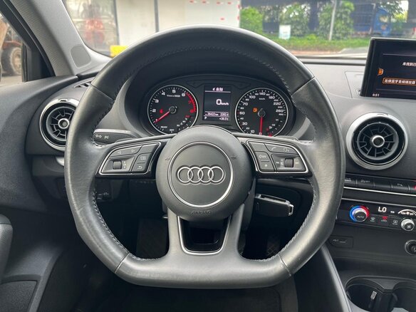 2018 Audi A3 III (8V) Рестайлинг, серебристый, 1670700 рублей - вид 17