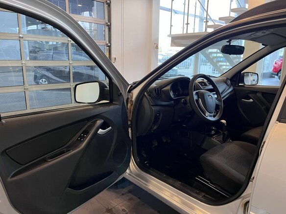 2017 Lada (ВАЗ) Kalina II, серебристый, 450000 рублей - вид 20