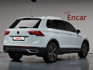 2023 Volkswagen Tiguan II Рестайлинг, белый, 4299666 рублей, вид 4