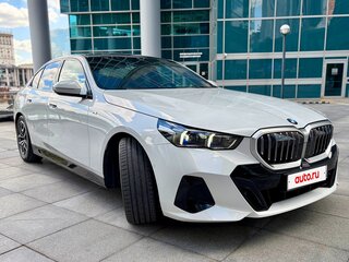 2024 BMW 5 серии 520i VIII (G60/G61/G68), белый, 6710000 рублей, вид 1