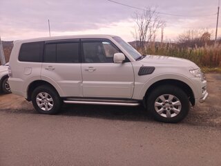 2015 Mitsubishi Pajero IV Рестайлинг 2, белый, 2350000 рублей, вид 3