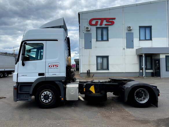 2017 Mercedes-Benz Actros, белый - вид 3