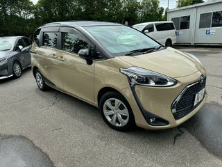 2019 Toyota Sienta II Рестайлинг, бежевый, 1975000 рублей, вид 1