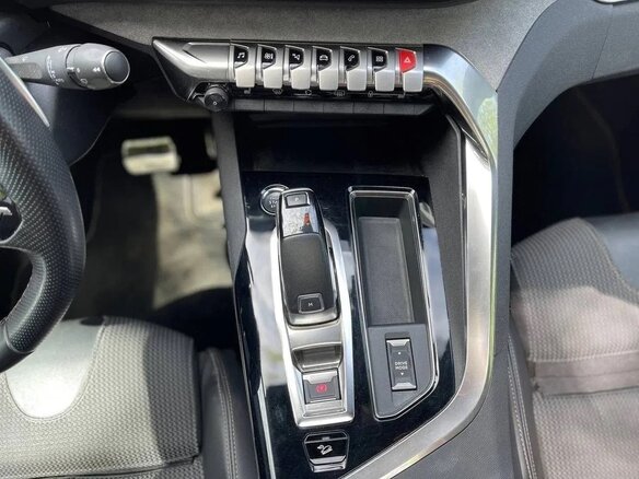 2022 Peugeot 3008 II Рестайлинг, серебристый, 1980000 рублей - вид 6