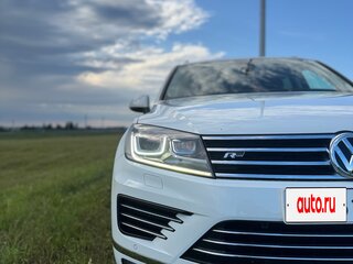 2016 Volkswagen Touareg II Рестайлинг, белый, 3349000 рублей, вид 4