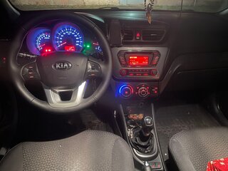 2015 Kia Rio III, серебристый, 700000 рублей, вид 5