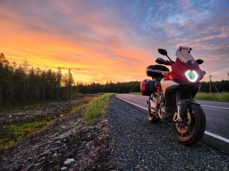 2015 MV Agusta Turismo Veloce 800, красный, 999999 рублей, вид 1