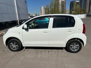 2010 Toyota Passo II (C30), белый, 555000 рублей, вид 3
