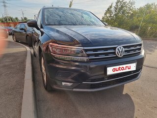 2017 Volkswagen Tiguan II, чёрный, 2000000 рублей, вид 4