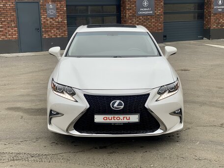 2015 Lexus ES 250 VI Рестайлинг, белый, 2700000 рублей, вид 2