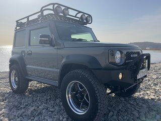 2021 Suzuki Jimny Sierra IV, серый, 2992000 рублей, вид 2