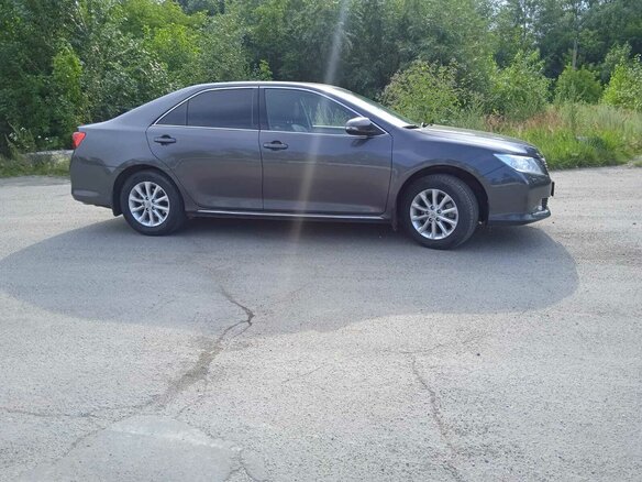 2014 Toyota Camry VII (XV50), серый - вид 3