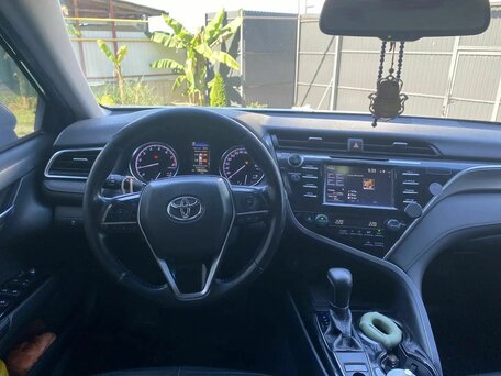 2019 Toyota Camry VIII (XV70), белый, 1570000 рублей, вид 5