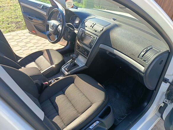 2011 Skoda Octavia II (A5) Рестайлинг, белый, 1150000 рублей - вид 13