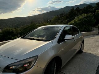 2013 Opel Astra J Рестайлинг, серебристый, 1150000 рублей, вид 1