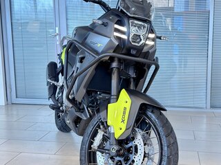 2025 QJMotor SVT 650 X, жёлтый, 729000 рублей, вид 5