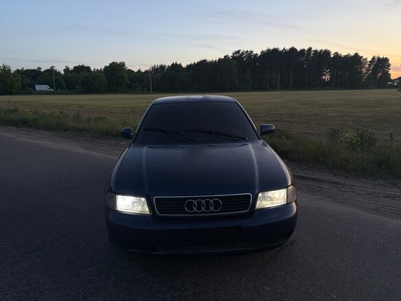 1998 Audi A4 I (B5), синий, 220000 рублей - вид 1