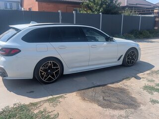 2018 BMW 5 серии 530d xDrive VII (G30/G31/G38), белый, 4350000 рублей, вид 2