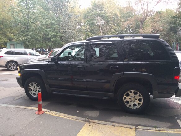 2002 Chevrolet Tahoe II, чёрный - вид 1