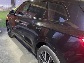 2019 Volkswagen Touareg III, чёрный, 4100000 рублей, вид 3