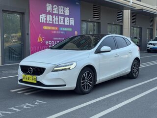 2018 Volvo V40 II Рестайлинг, белый, 1250000 рублей, вид 1