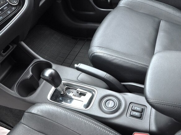 2014 Mitsubishi Outlander III, белый - вид 12