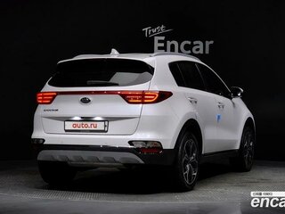 2020 Kia Sportage IV Рестайлинг, белый, 1700000 рублей, вид 3