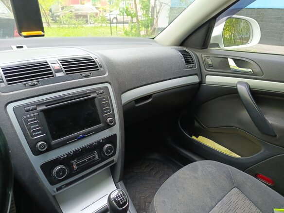 2011 Skoda Octavia II (A5) Рестайлинг, белый, 650000 рублей - вид 10