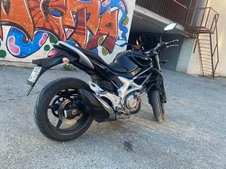 2010 Suzuki SFV 400 Gladius, чёрный, 370000 рублей, вид 1