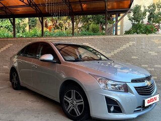 2013 Chevrolet Cruze I Рестайлинг, серебристый, 900000 рублей, вид 3