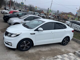 2015 Kia Rio III Рестайлинг, белый, 1190000 рублей, вид 3