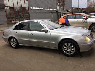 2003 Mercedes-Benz E-Класс 240 III (W211, S211), серебристый, 750000 рублей, вид 1