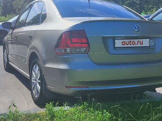 2017 Volkswagen Polo V Рестайлинг, бежевый, 1700100 рублей, вид 3
