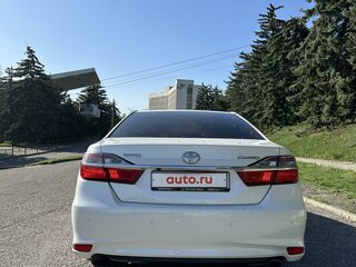 2015 Toyota Camry VII (XV50) Рестайлинг, белый, 2290000 рублей, вид 3