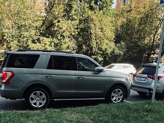 2018 Ford Expedition IV, серый, 5200000 рублей, вид 4