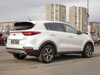 2020 Kia Sportage IV Рестайлинг, белый, 2899000 рублей, вид 5