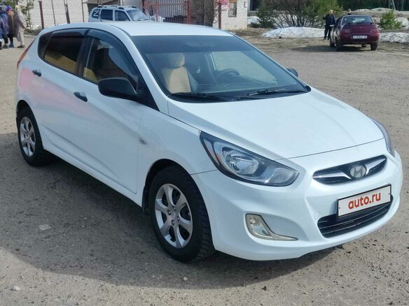2013 Hyundai Solaris I, белый, 500000 рублей - вид 1